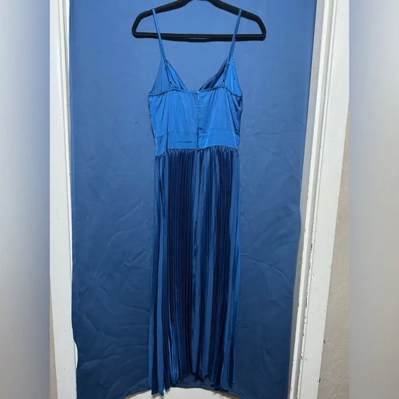 Cupshe NWT Elegant Navy Blue Satin Twist & Keyhole Pleated Dress. - Picture 4 of 5